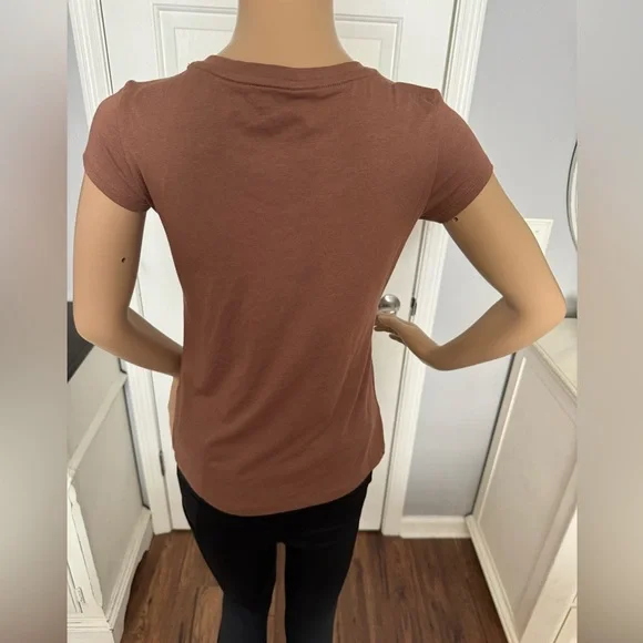 Tahari V-Neck Tee Size XS - Picture 2 of 6